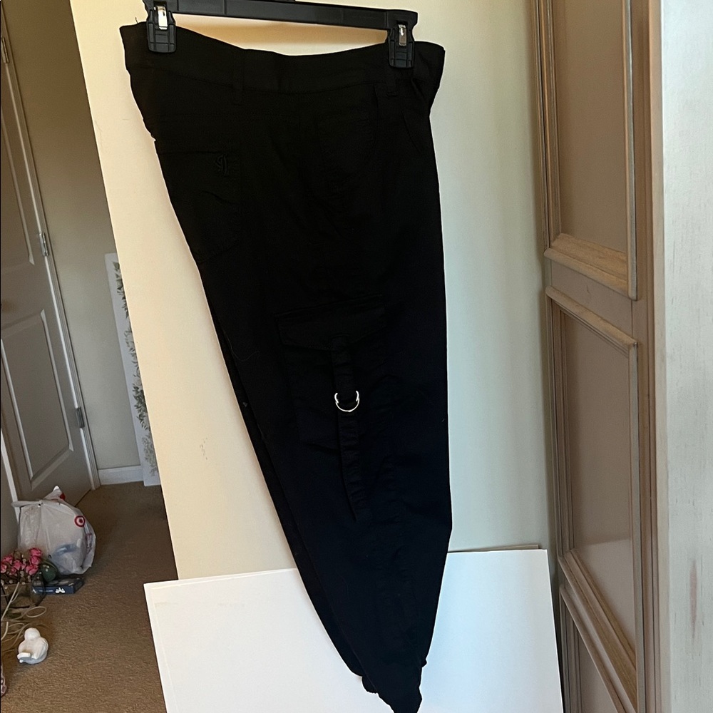 VIP Women’s Black Cargo Pants New without tags
Size 7/28